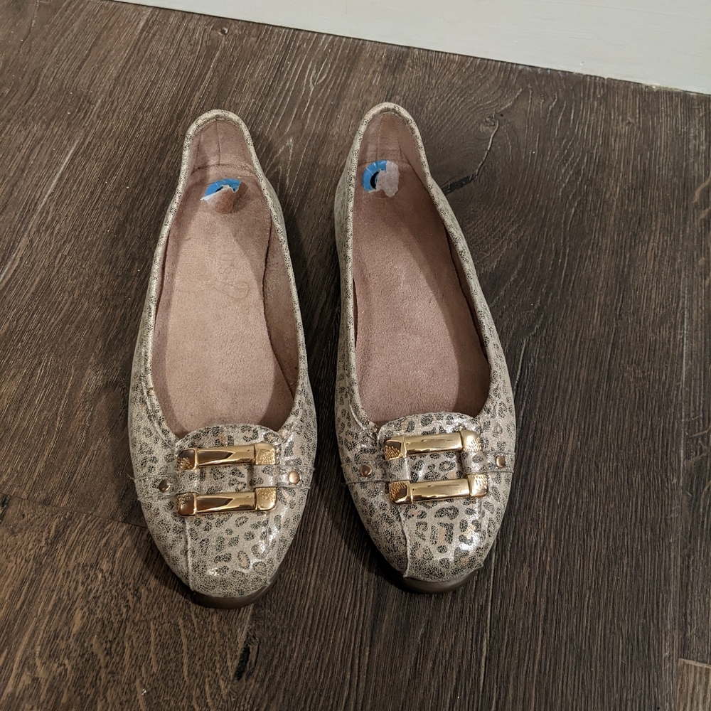 Aerosols flats animal print with gold decorative buckle